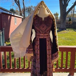 HIGH QUALITY VELVET EMBROIDERED THOUB ثوب مخمل مطرز عالي الجودة